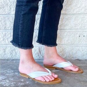 KJACQUES White Handmade Sabaf Round Toe Slip On Leather Thong Sandals - NWT